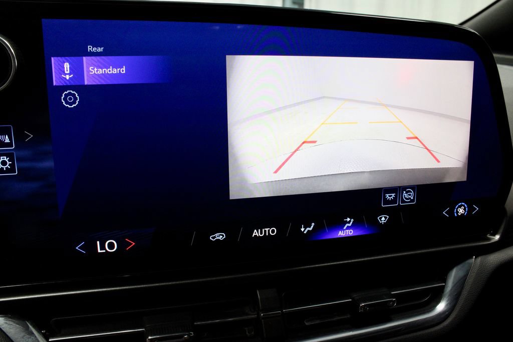Used 2025 Chevrolet Equinox EV LT FWD image 2