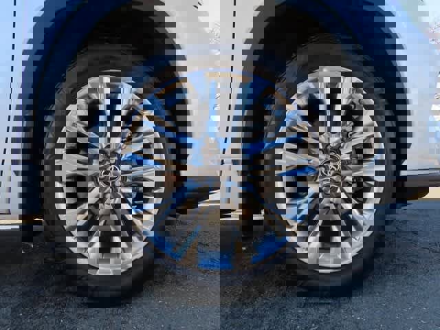 Used 2024 Toyota Highlander Limited image 9