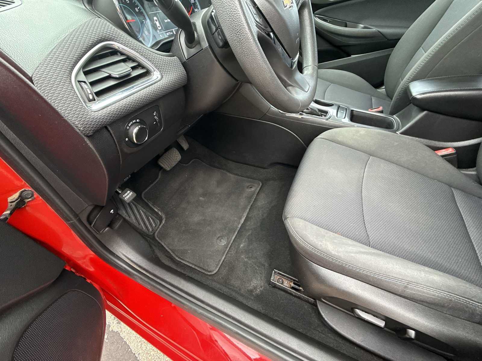 Used 2017 Chevrolet Cruze LT w/ Convenience Package FWD image 33