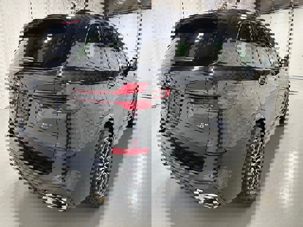 Used 2026 BMW X5 xDrive50e image 7