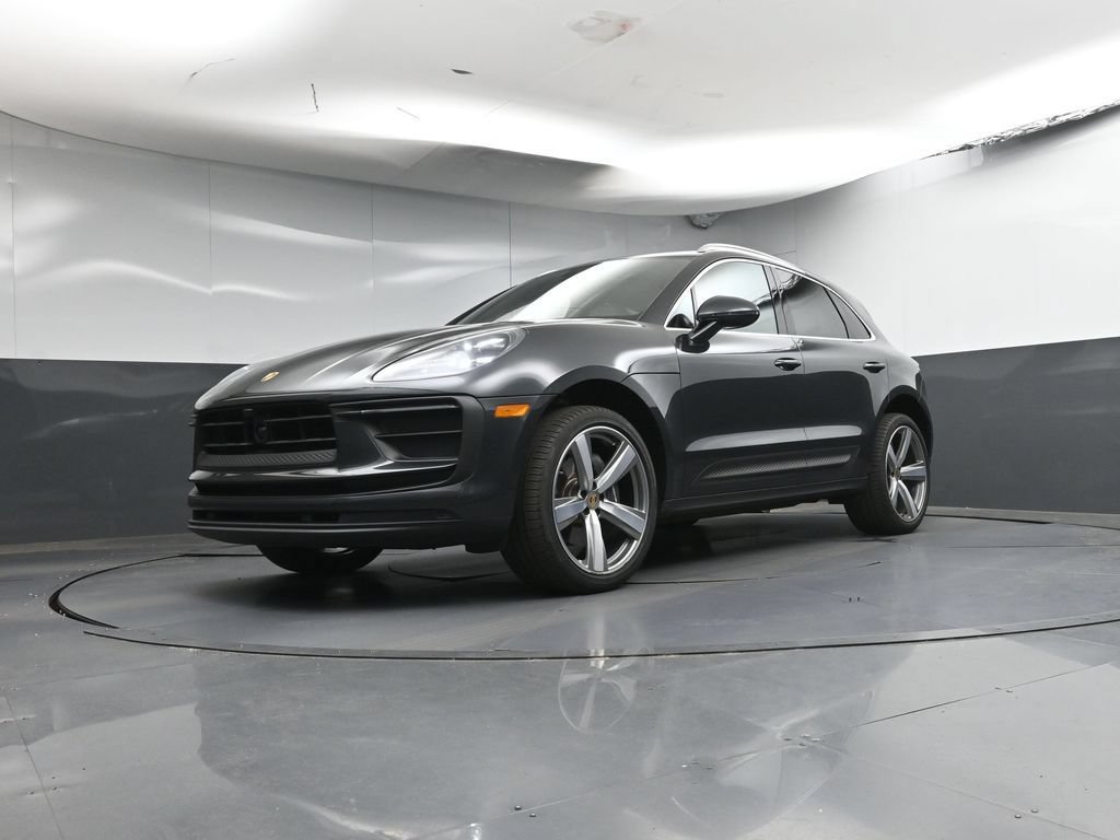 Certified 2024 Porsche Macan AWD/4WD image 28