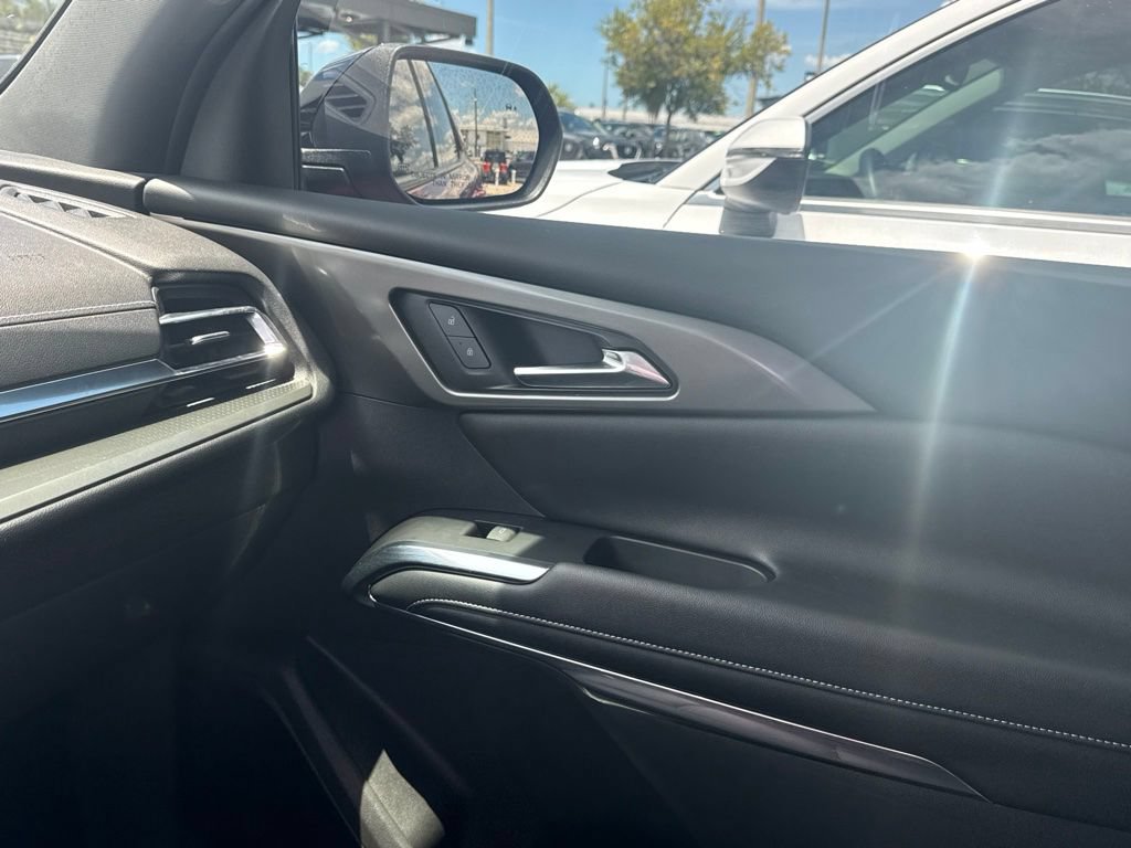 Used 2024 Chevrolet Traverse LT w/ Trailering Package AWD/4WD image 6