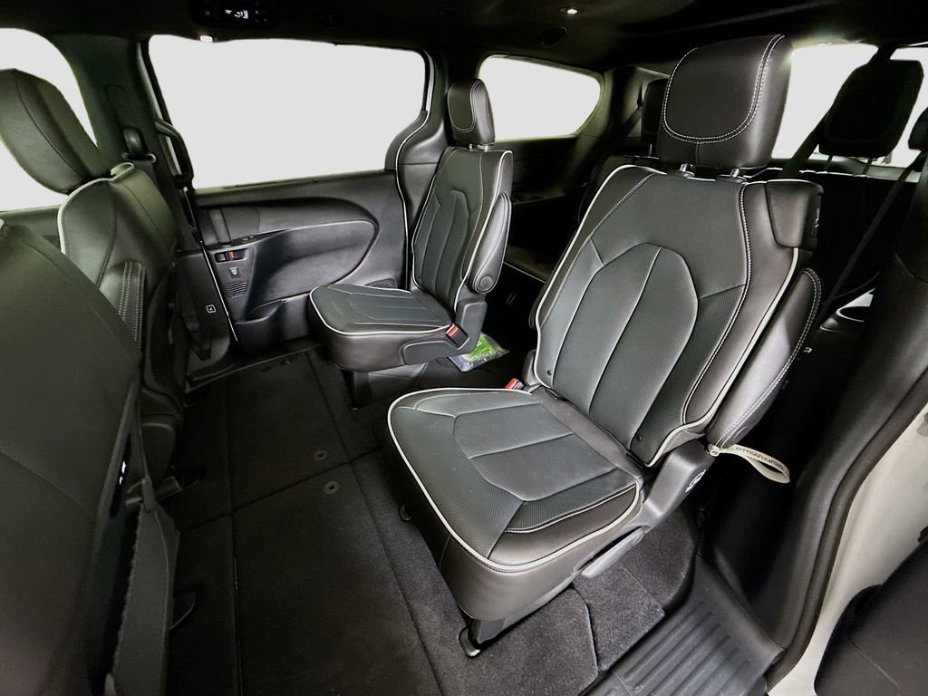 Used 2026 Chrysler Pacifica Limited w/ S Appearance Package image 25