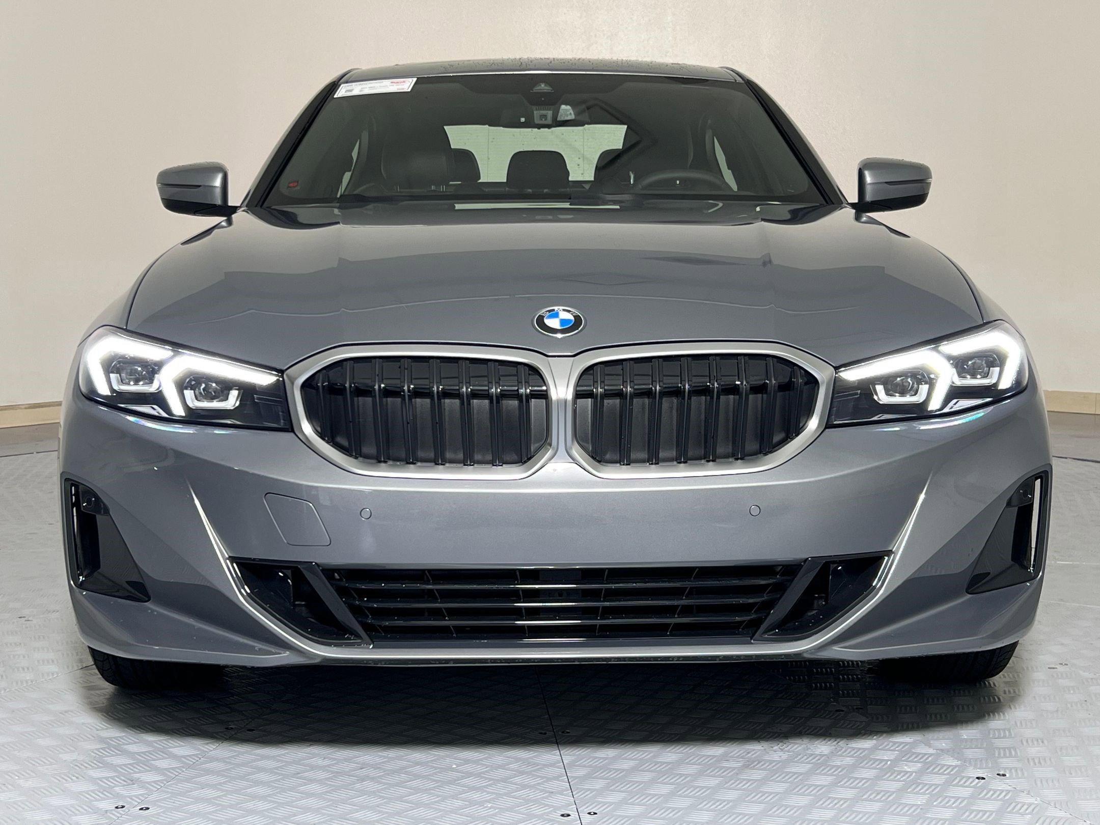 Used 2025 BMW 330i xDrive Sedan w/ Premium Package AWD/4WD image 5