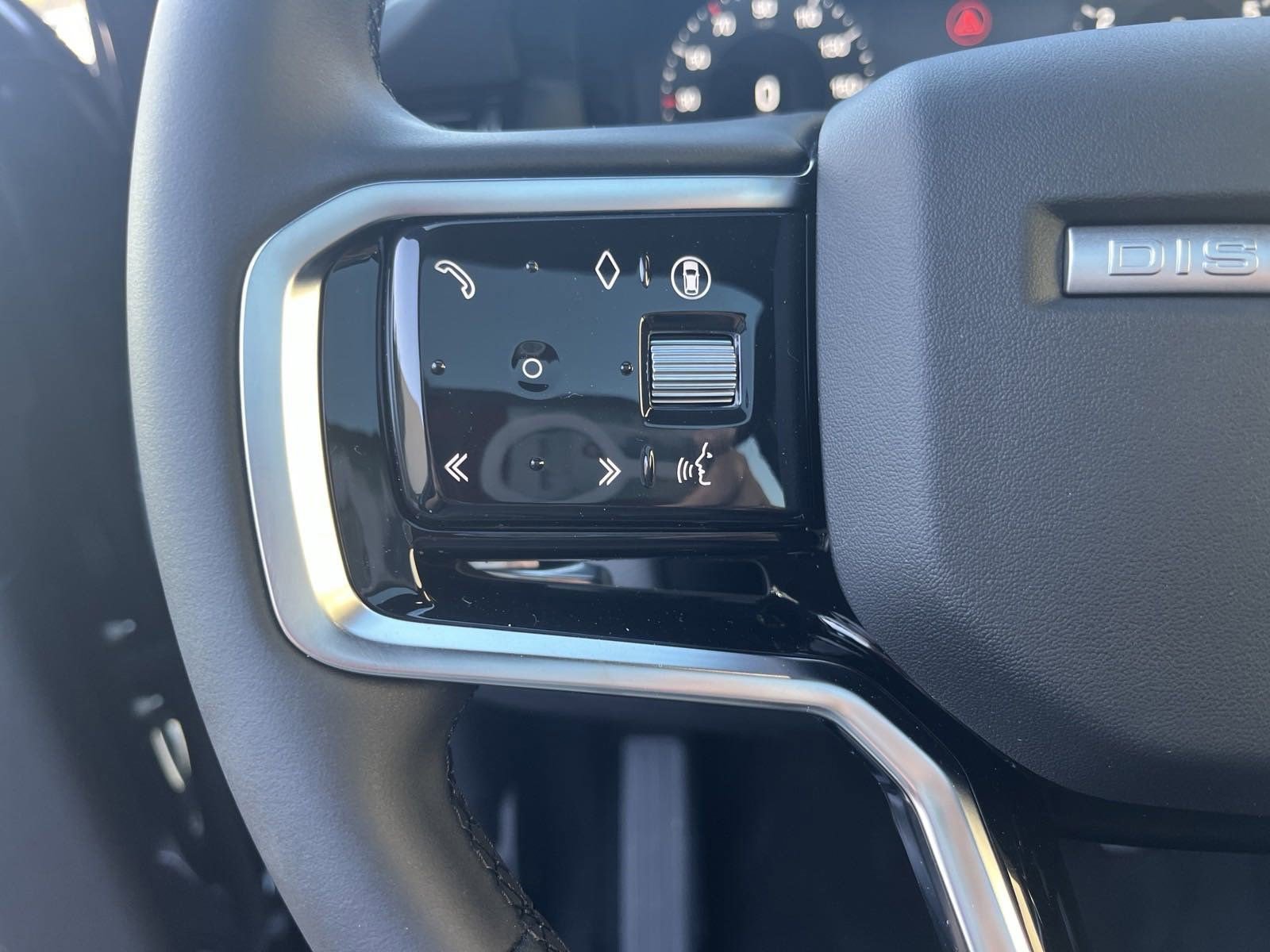 Used 2025 Land Rover Discovery Sport Dynamic SE image 15