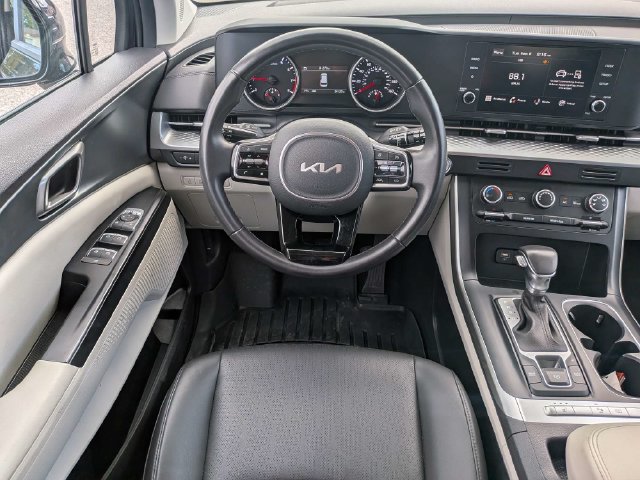 Used 2024 Kia Carnival LX FWD image 16