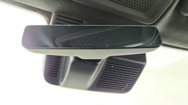 Used 2025 Rivian R1T Premium image 52