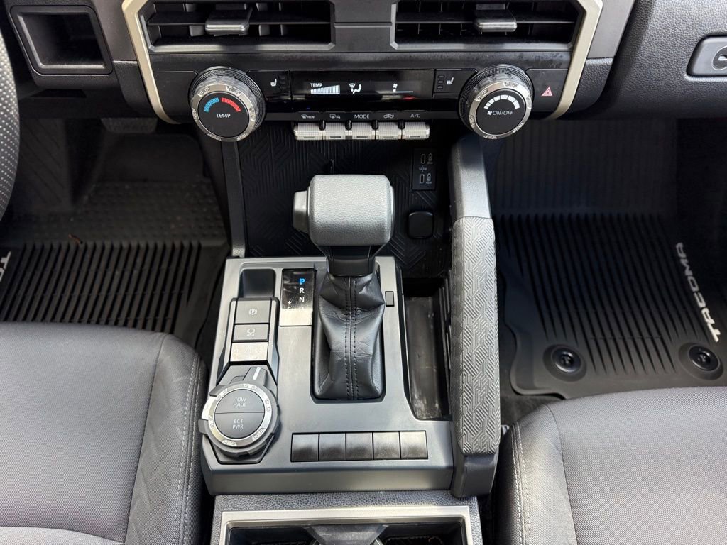 Used 2025 Toyota Tacoma SR5 AWD/4WD image 20
