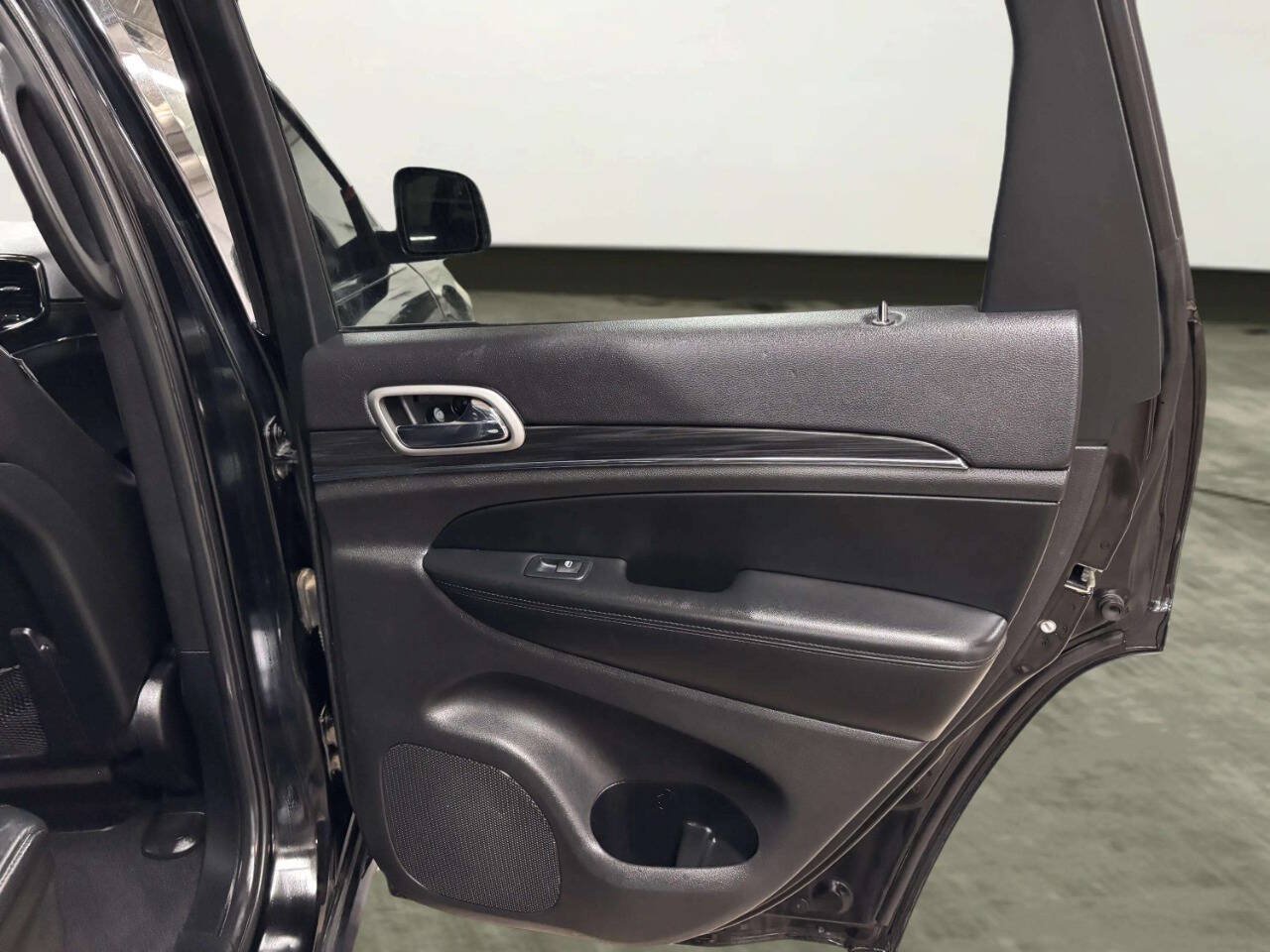 Used 2019 Jeep Grand Cherokee Limited w/ Luxury Group II AWD/4WD image 19