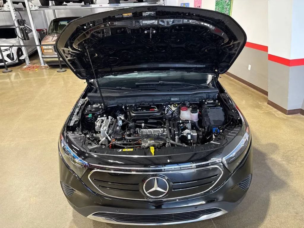 Used 2023 Mercedes-Benz EQB 350 4MATIC SUV w/ Pinnacle Package image 9