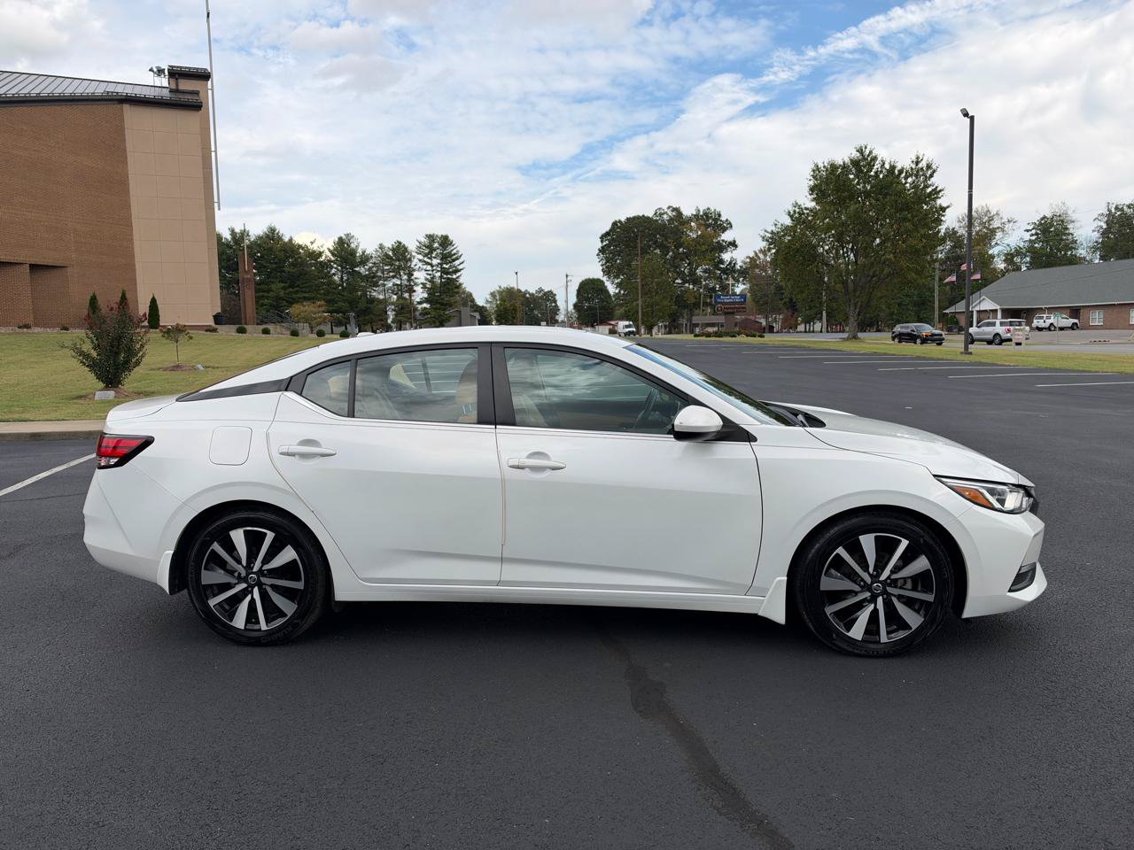 Used 2021 Nissan Sentra SV w/ SV Premium Package FWD image 2
