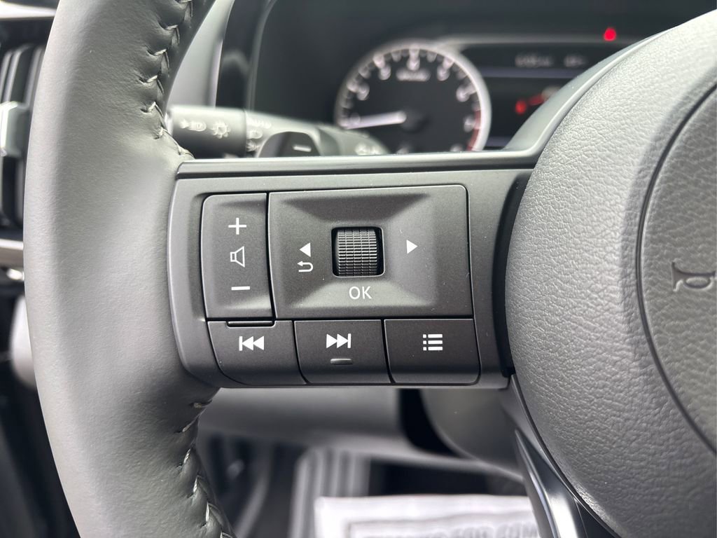 New 2025 Nissan Pathfinder SV w/ Cargo Package image 27