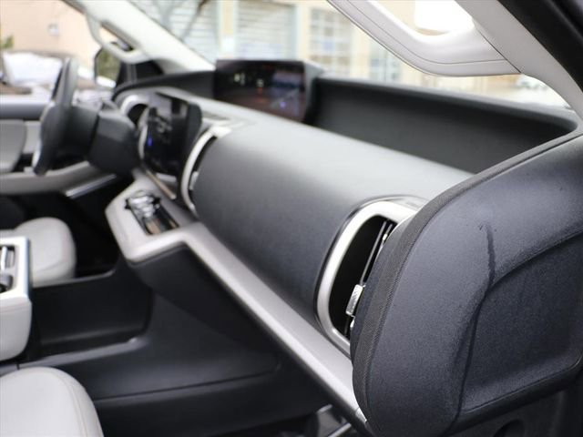 Used 2025 Ford Expedition Active image 11