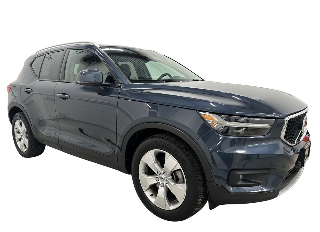 Used 2021 Volvo XC40 T5 Momentum image 3