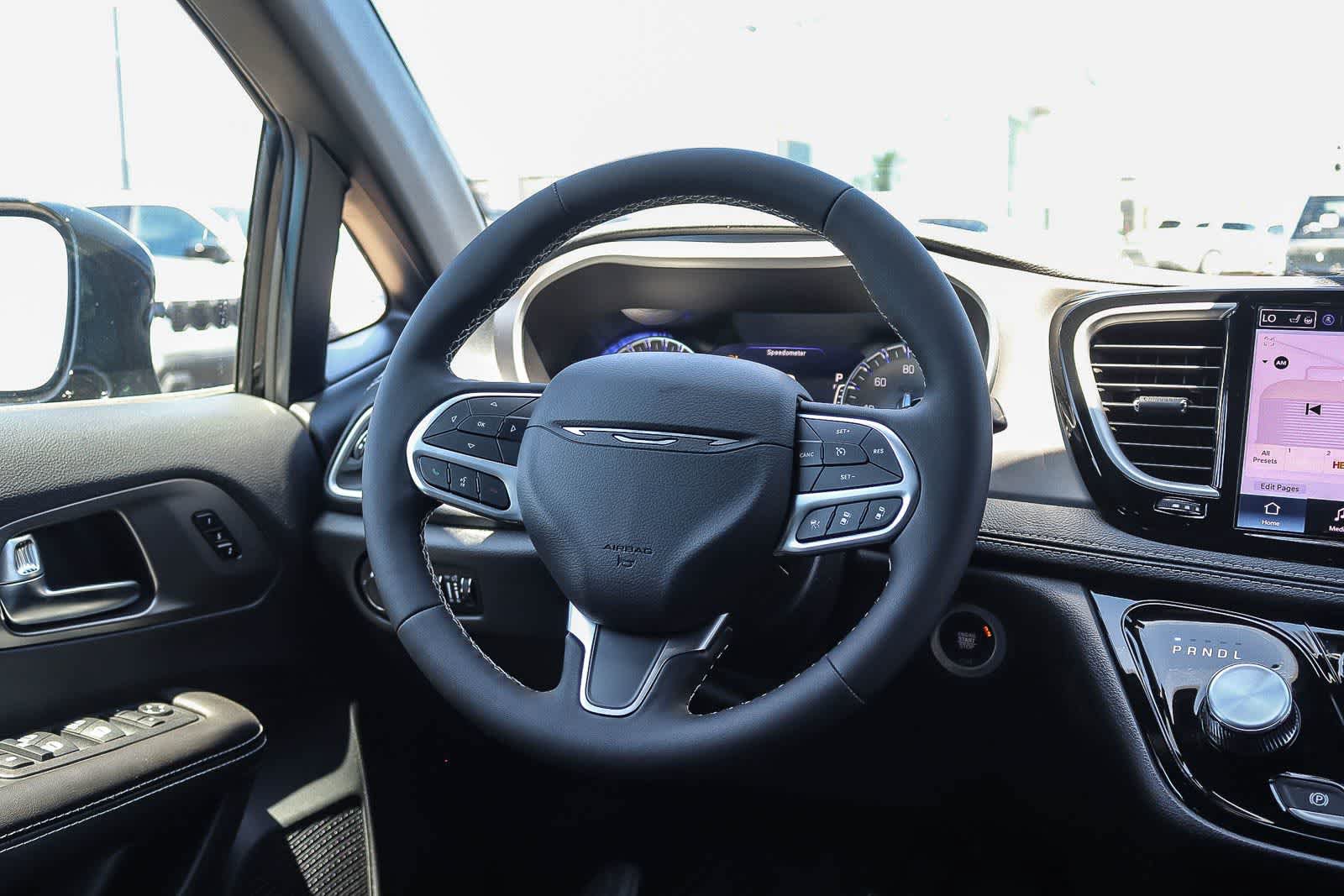 New 2027 Chrysler Pacifica Select FWD image 22