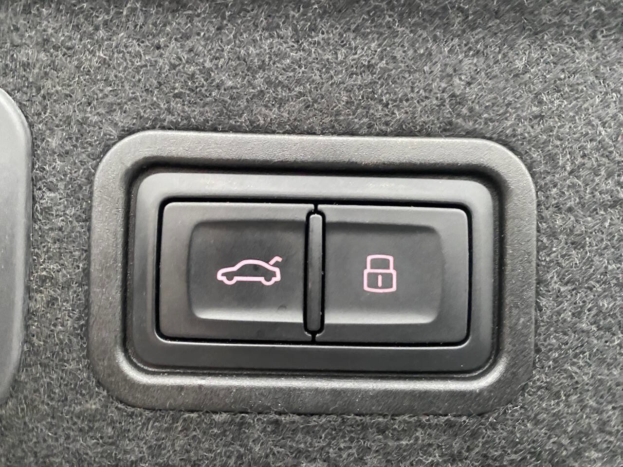 Used 2016 Audi A8 L 3.0T w/ Executive Package image 10