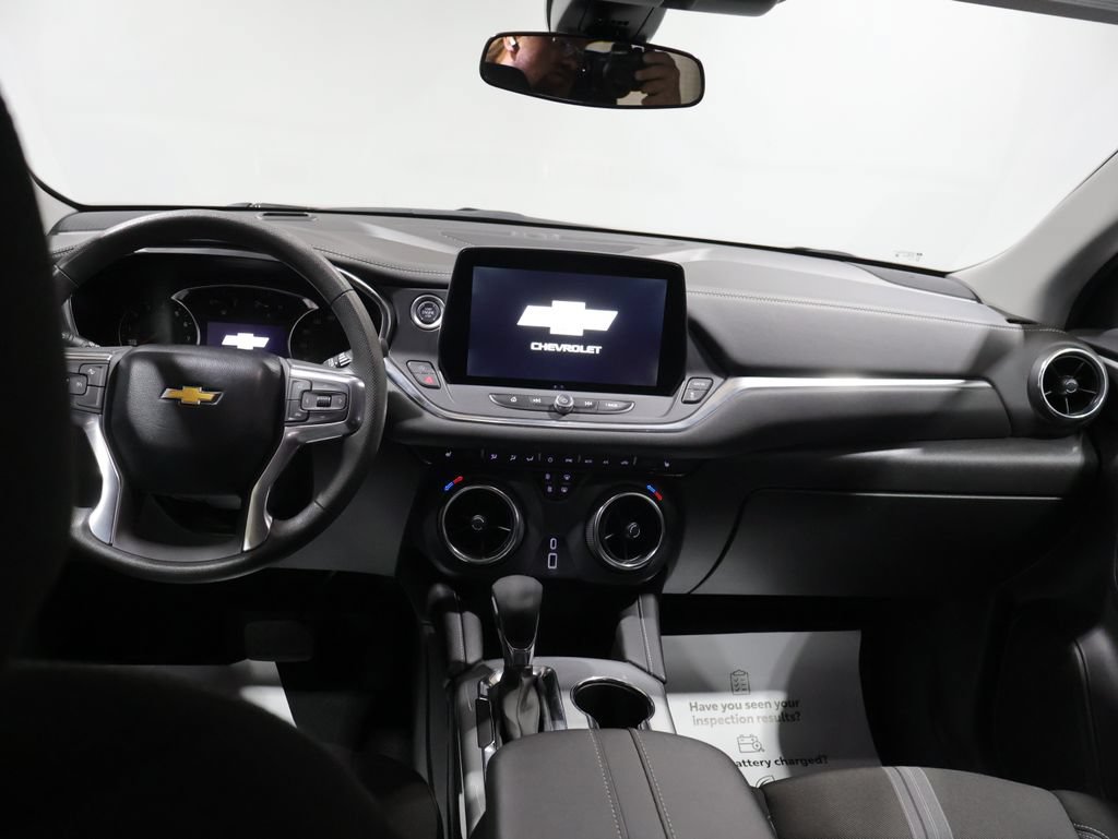 Used 2025 Chevrolet Blazer LT AWD/4WD image 16
