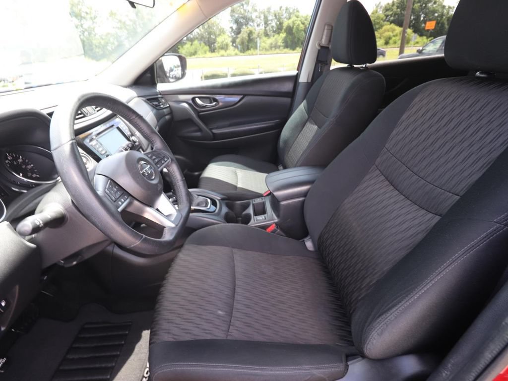 Used 2018 Nissan Rogue SV FWD image 2