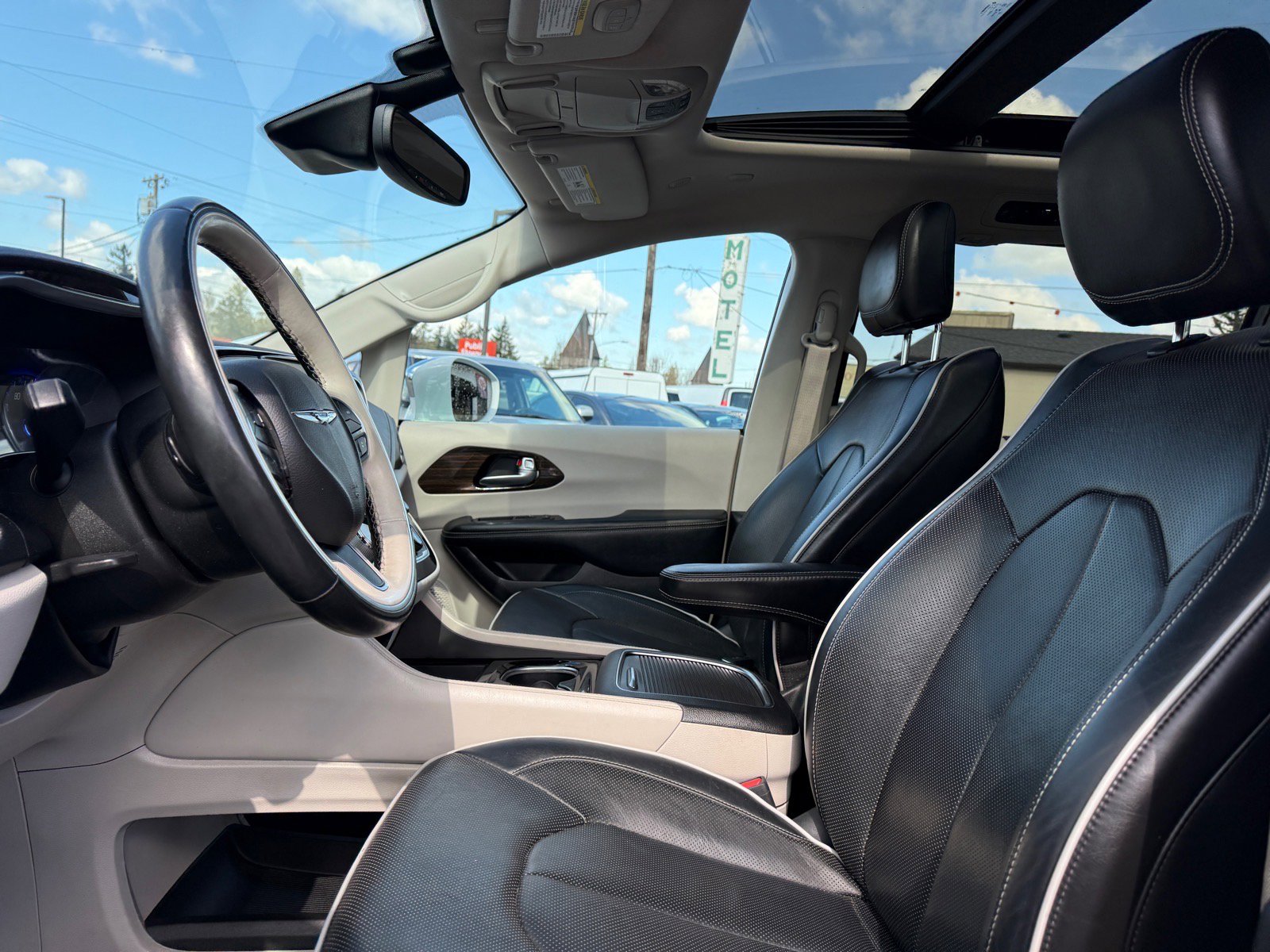 Used 2021 Chrysler Pacifica Limited image 16