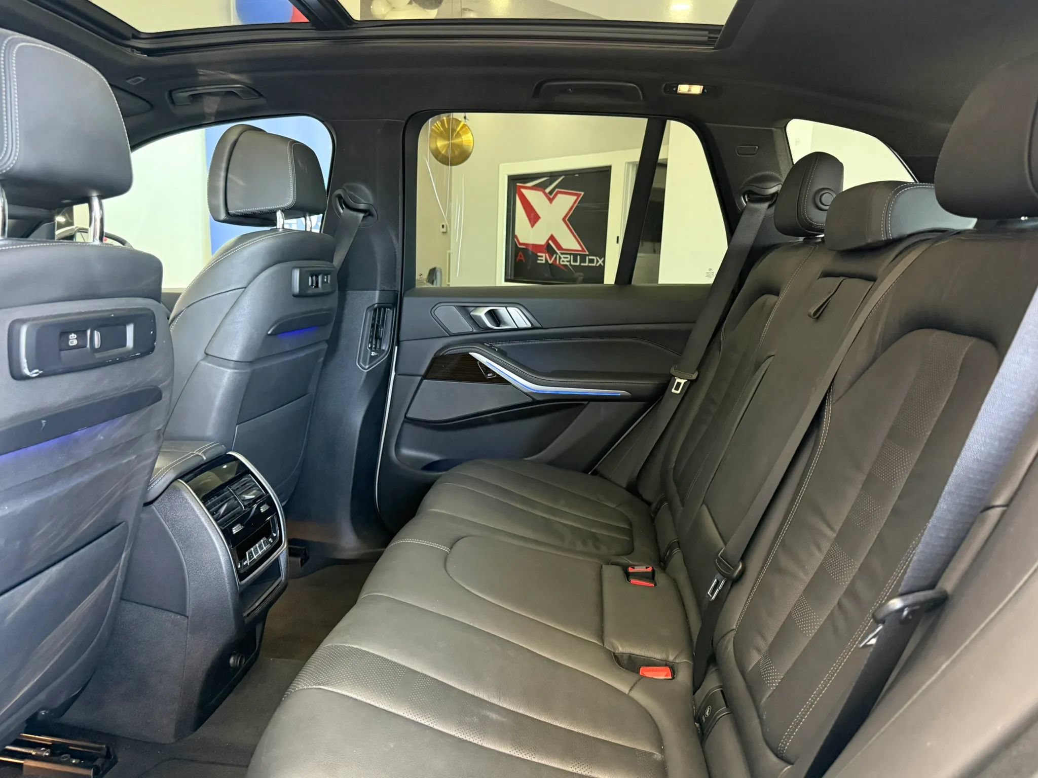 Used 2019 BMW X5 xDrive50i w/ M Sport Package AWD/4WD image 29