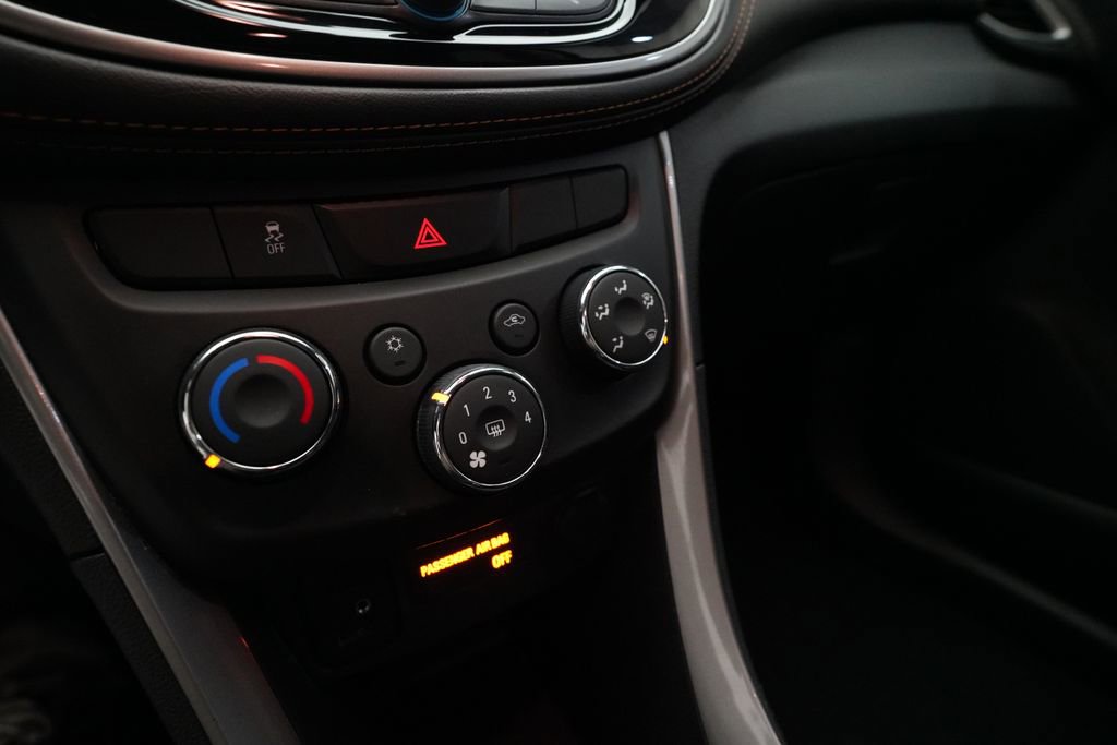 Certified 2022 Chevrolet Trax LT w/ LT Convenience Package image 20