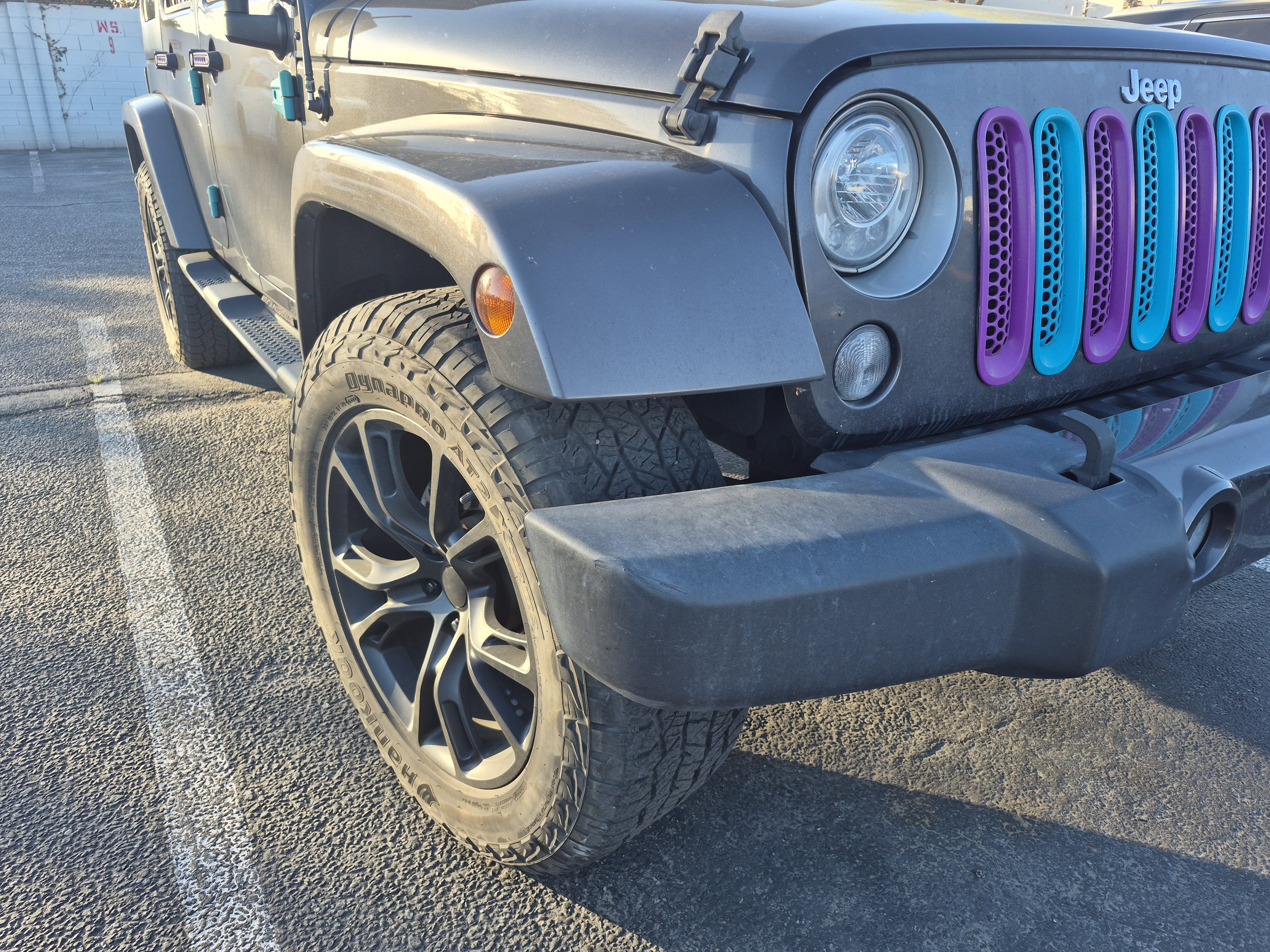 Used 2018 Jeep Wrangler Unlimited Sahara w/ Connectivity Group image 4