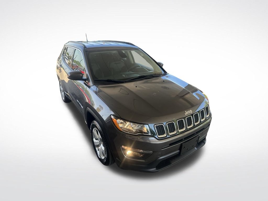 Used 2018 Jeep Compass Latitude w/ Cold Weather Group AWD/4WD image 40