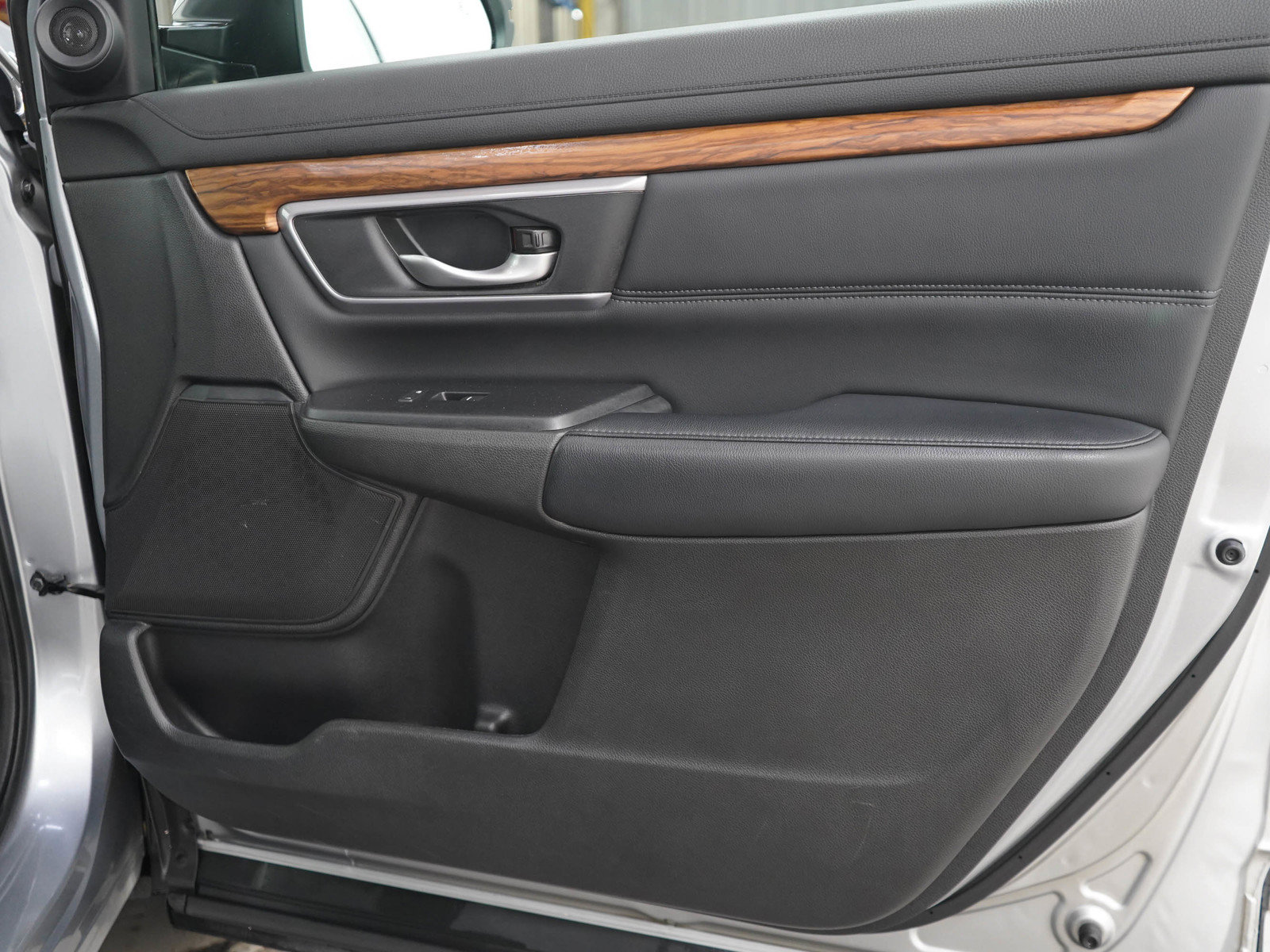 Used 2017 Honda CR-V Touring image 9
