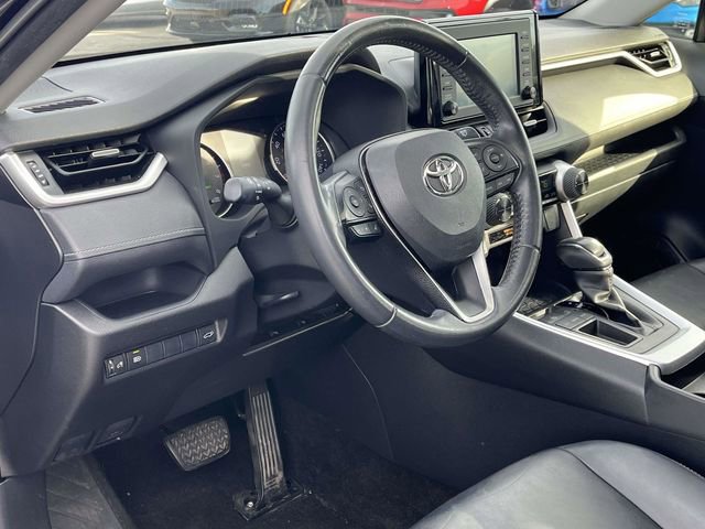 Used 2019 Toyota RAV4 XLE Premium image 12