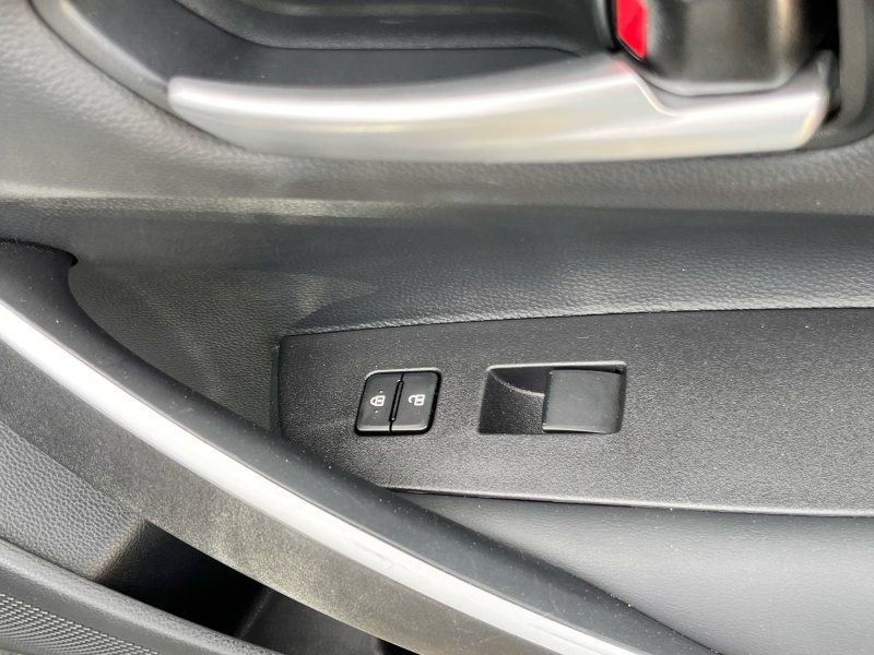Used 2025 Toyota Corolla SE image 30