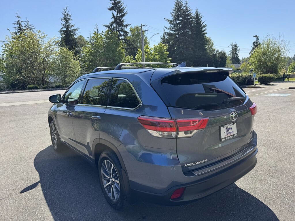 Used 2017 Toyota Highlander XLE image 7