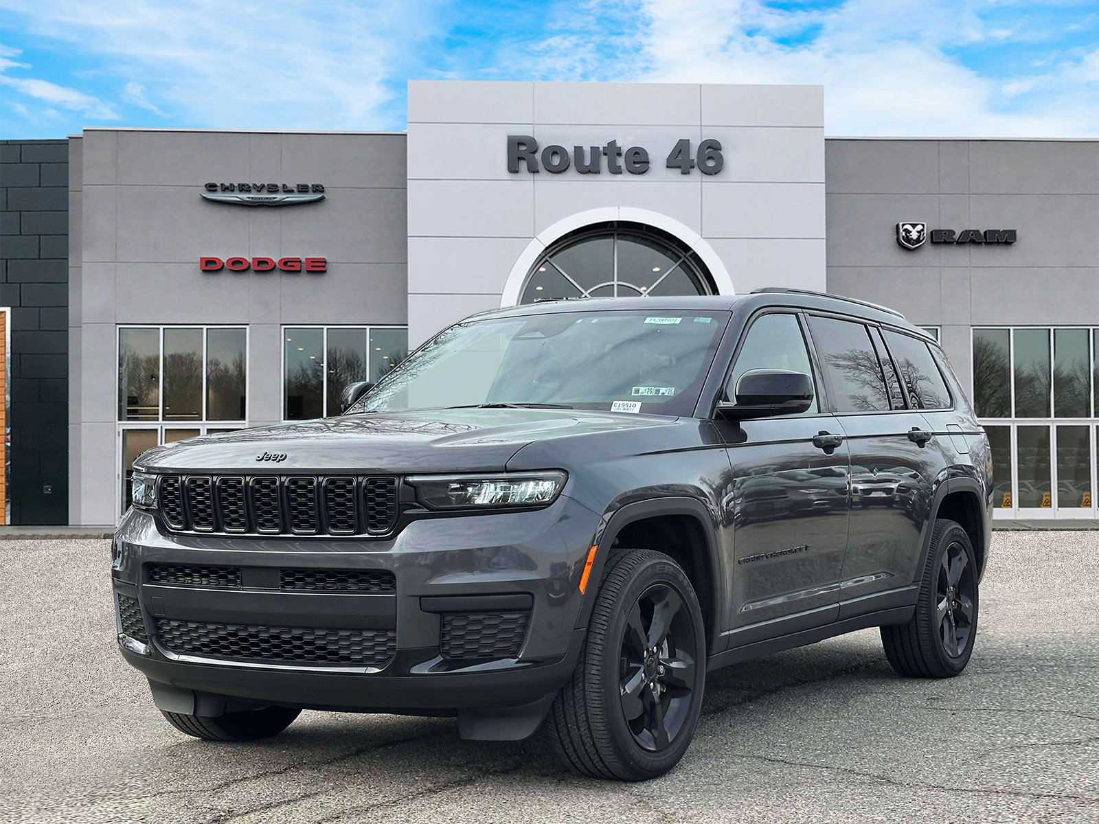 Used 2023 Jeep Grand Cherokee L Laredo image 2