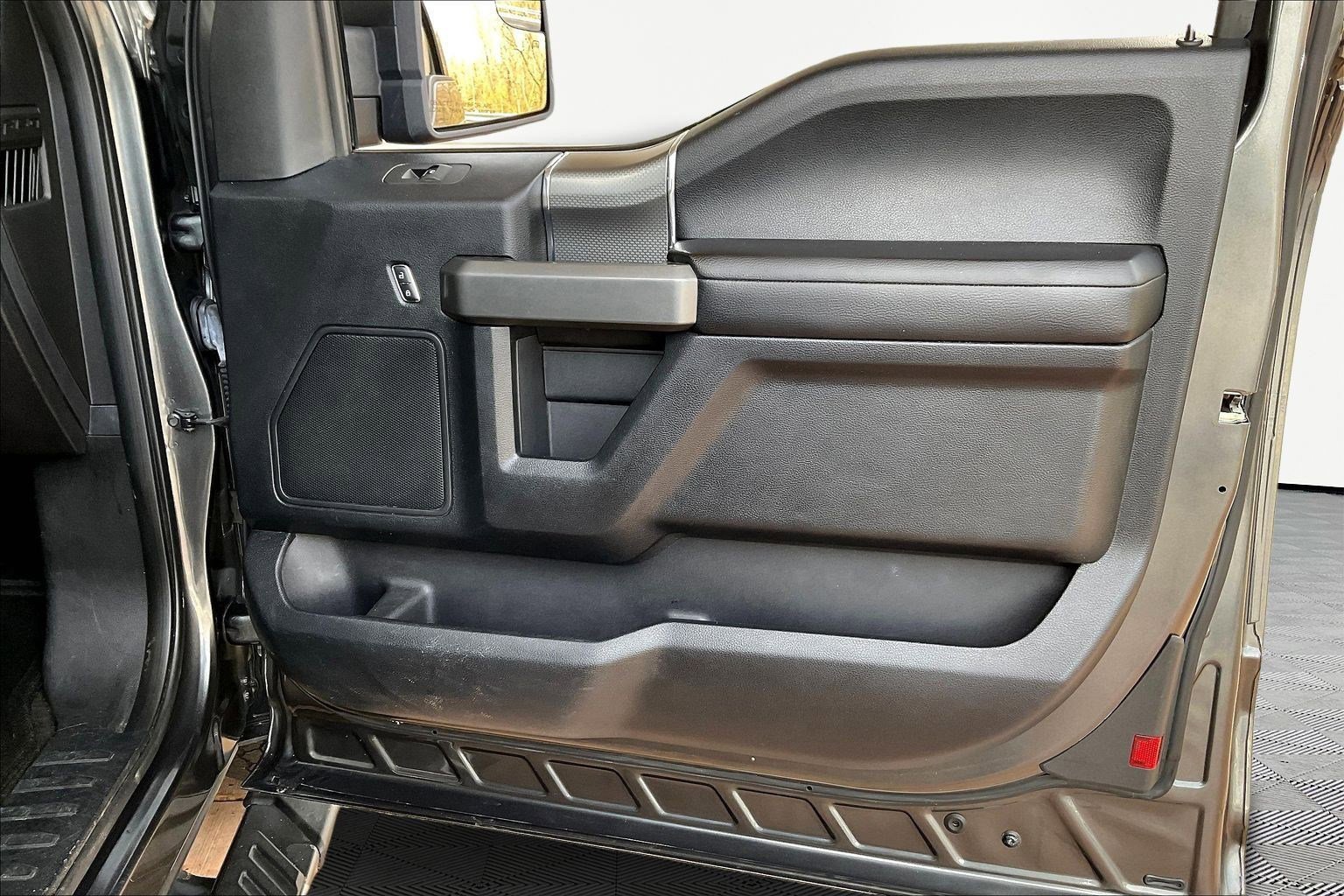 Used 2016 Ford F150 XLT w/ Equipment Group 302A Luxury image 28