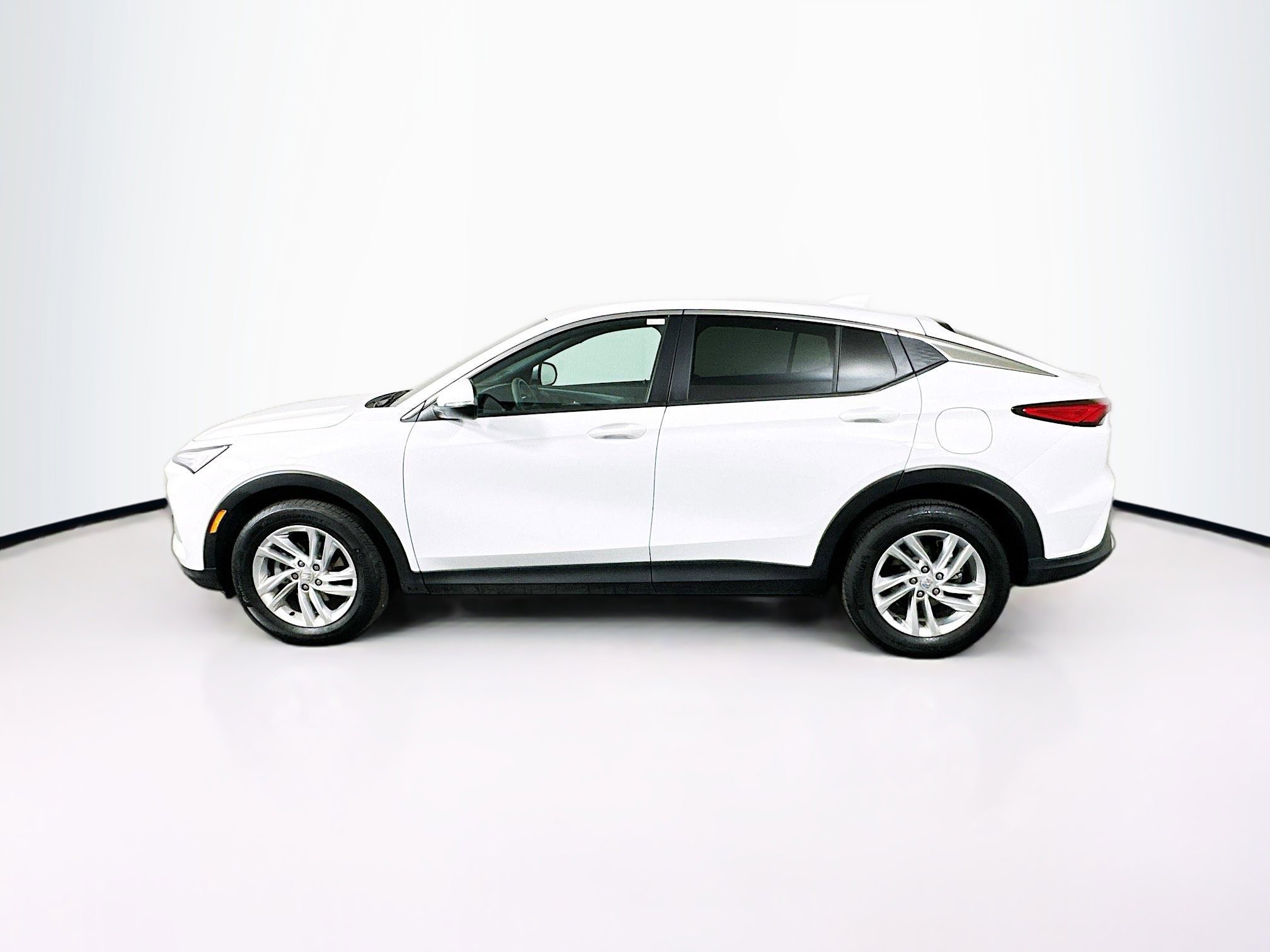 Used 2025 Buick Envista Preferred image 4