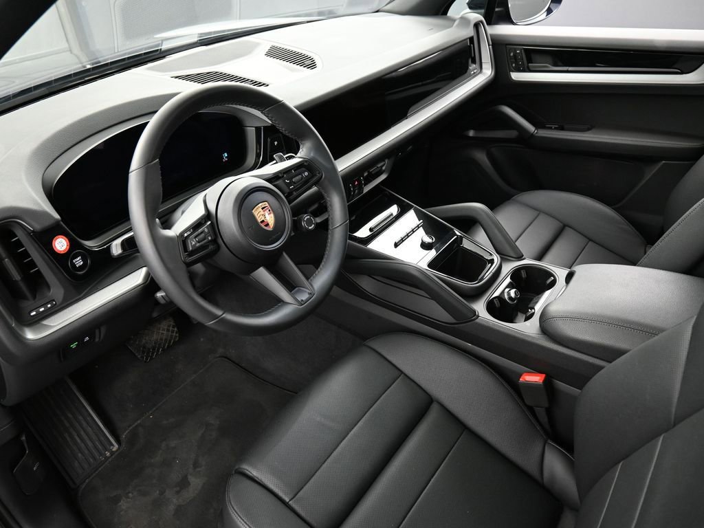 Certified 2025 Porsche Cayenne image 4