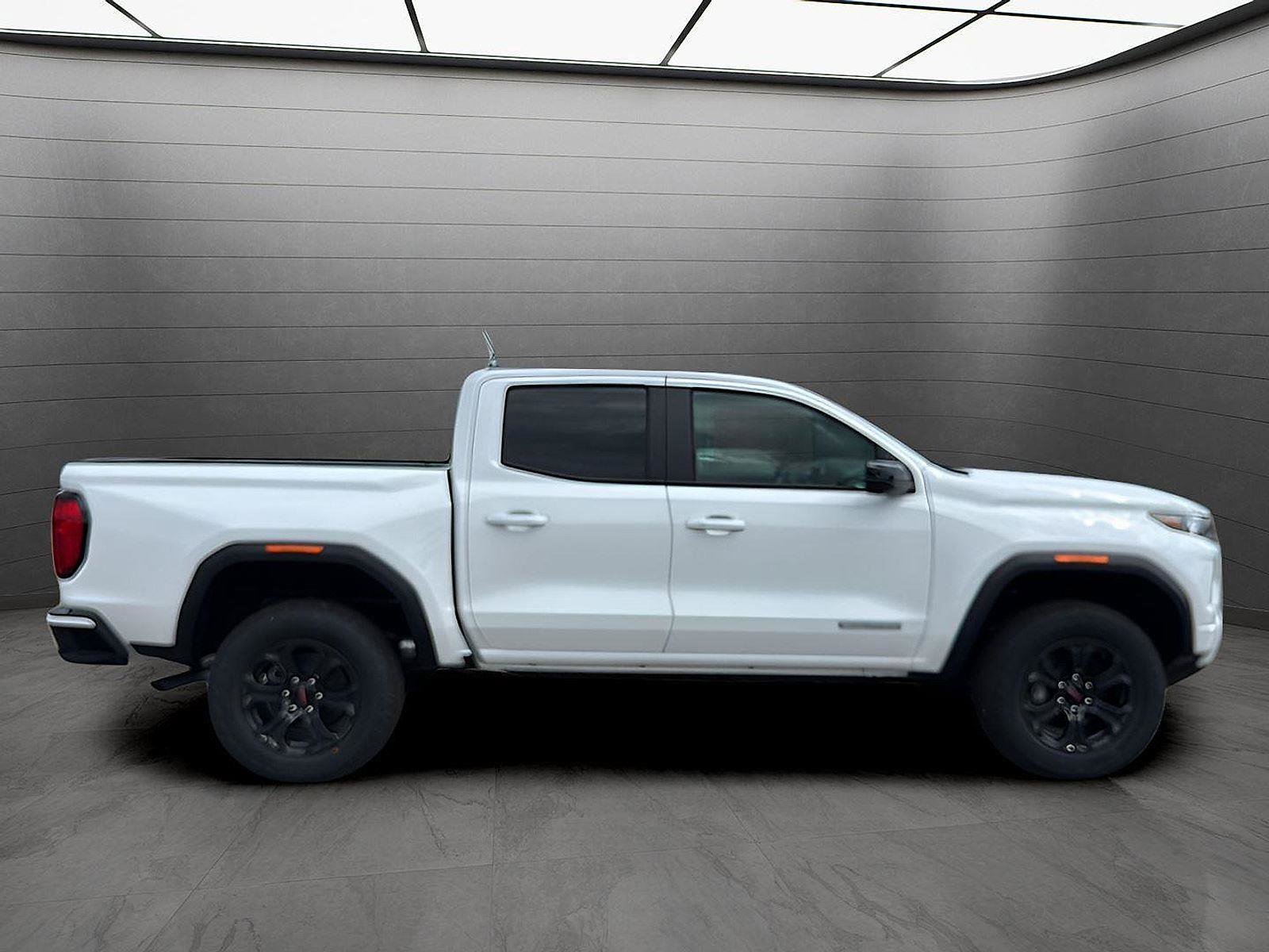 New 2025 GMC Canyon Elevation w/ Convenience Package image 6