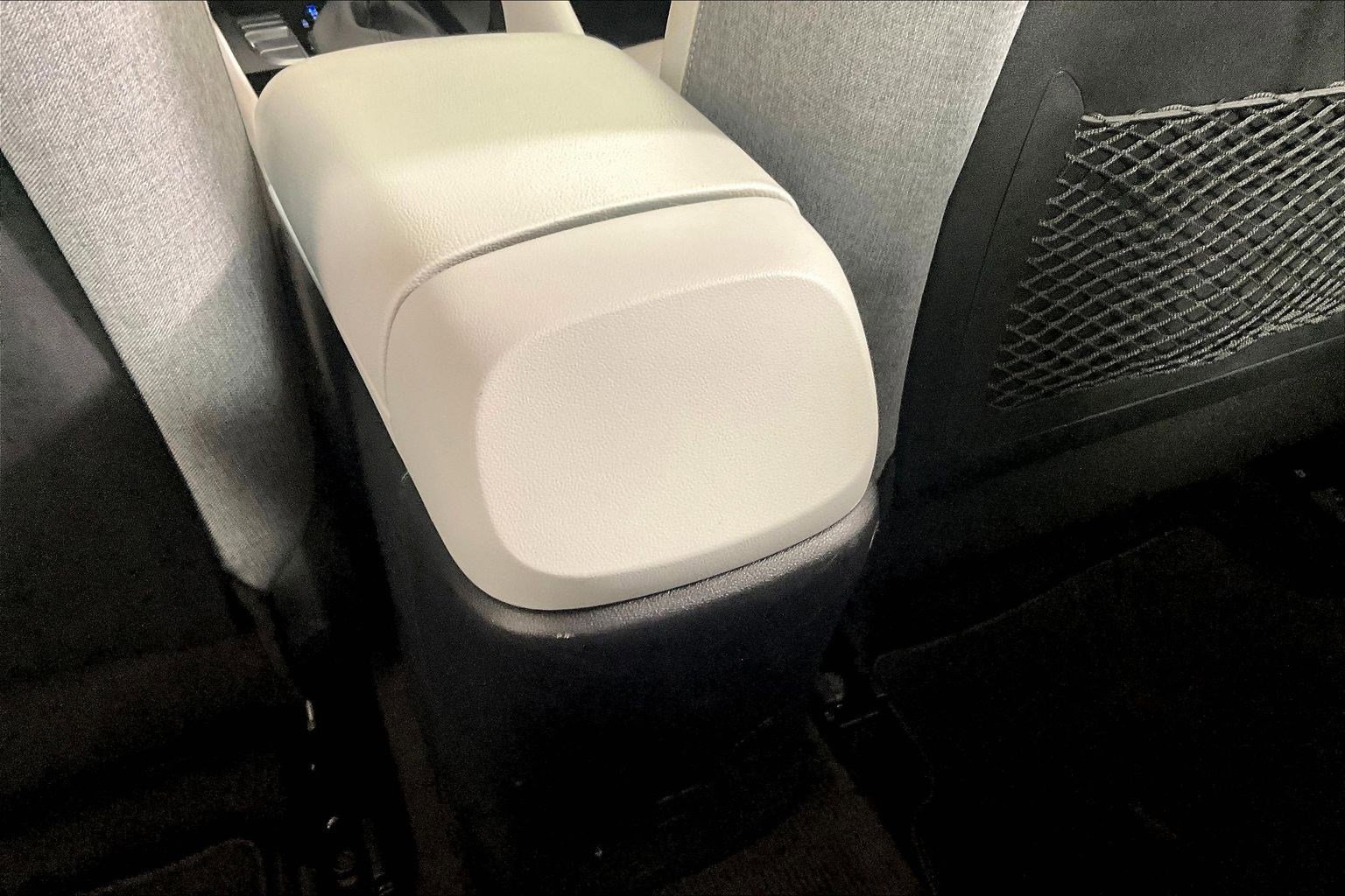 Certified 2022 Hyundai Elantra Limited w/ Preferred Accessory Package image 10