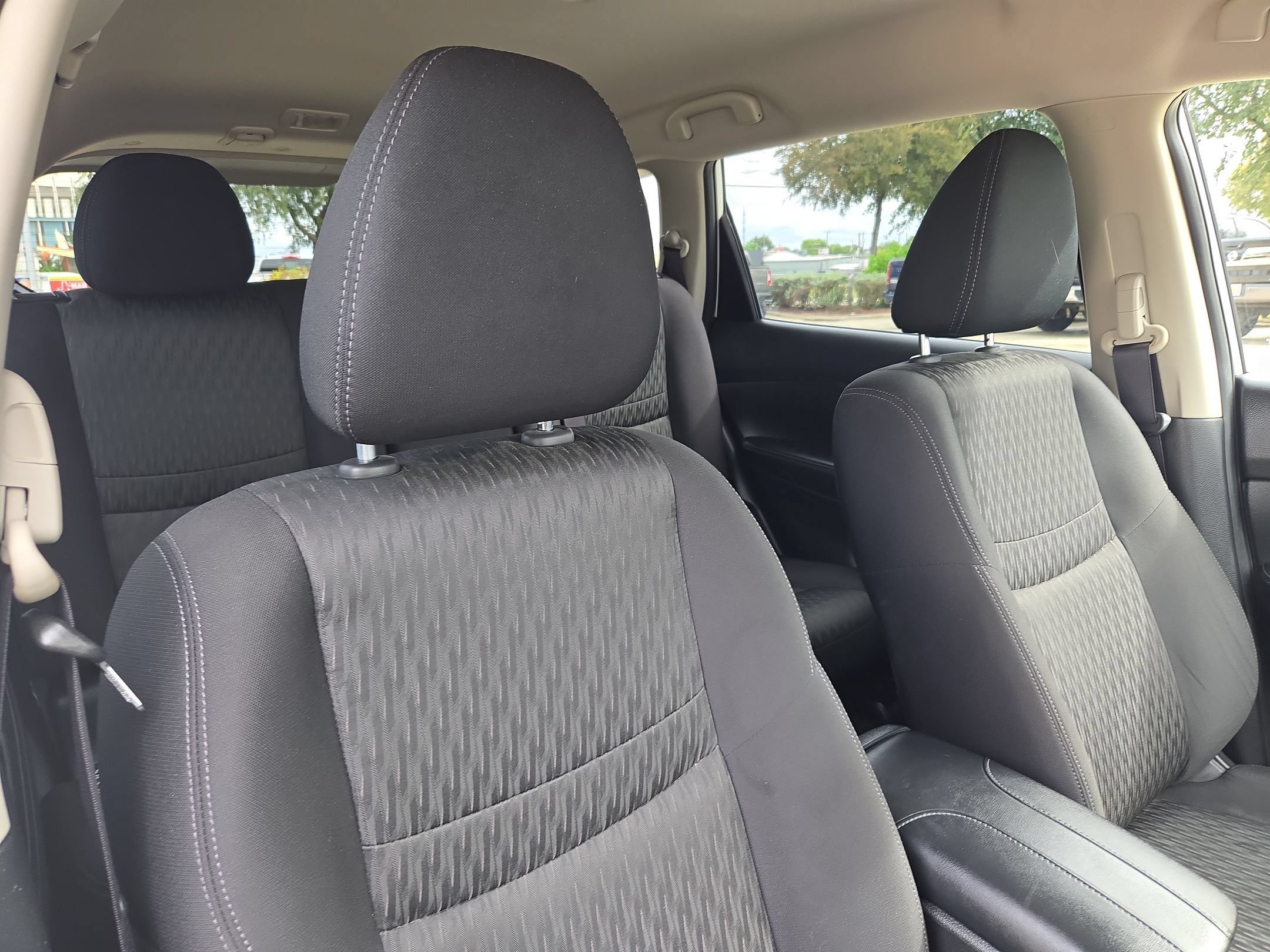 Used 2020 Nissan Rogue SV FWD image 31