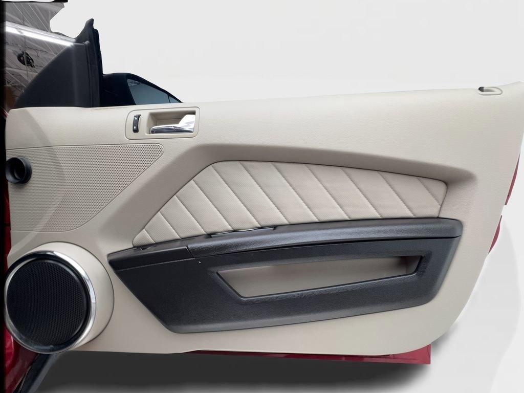 Used 2011 Ford Mustang GT Premium image 26