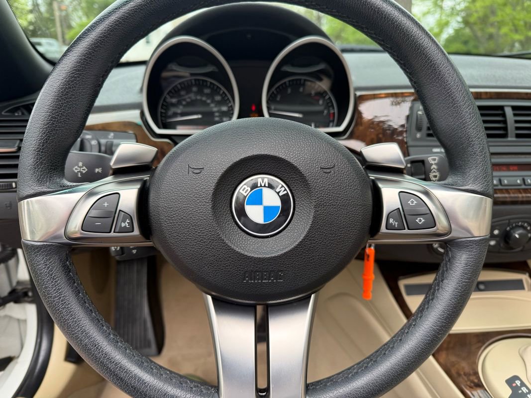 Used 2006 BMW Z4 3.0i RWD image 22