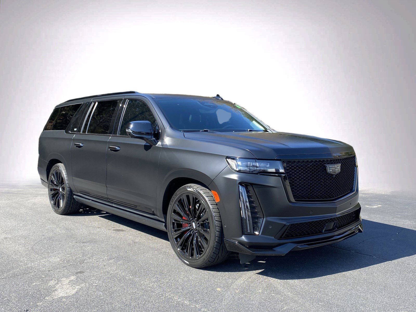 Used 2023 Cadillac Escalade ESV V image 2