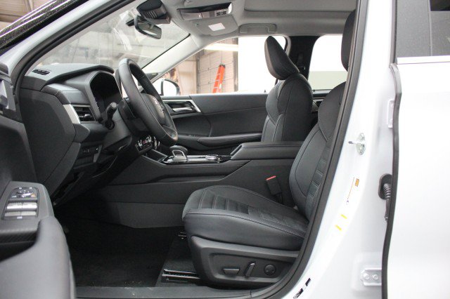 New 2026 Mitsubishi Outlander SE FWD image 5