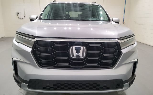 Used 2023 Honda Pilot Elite image 3