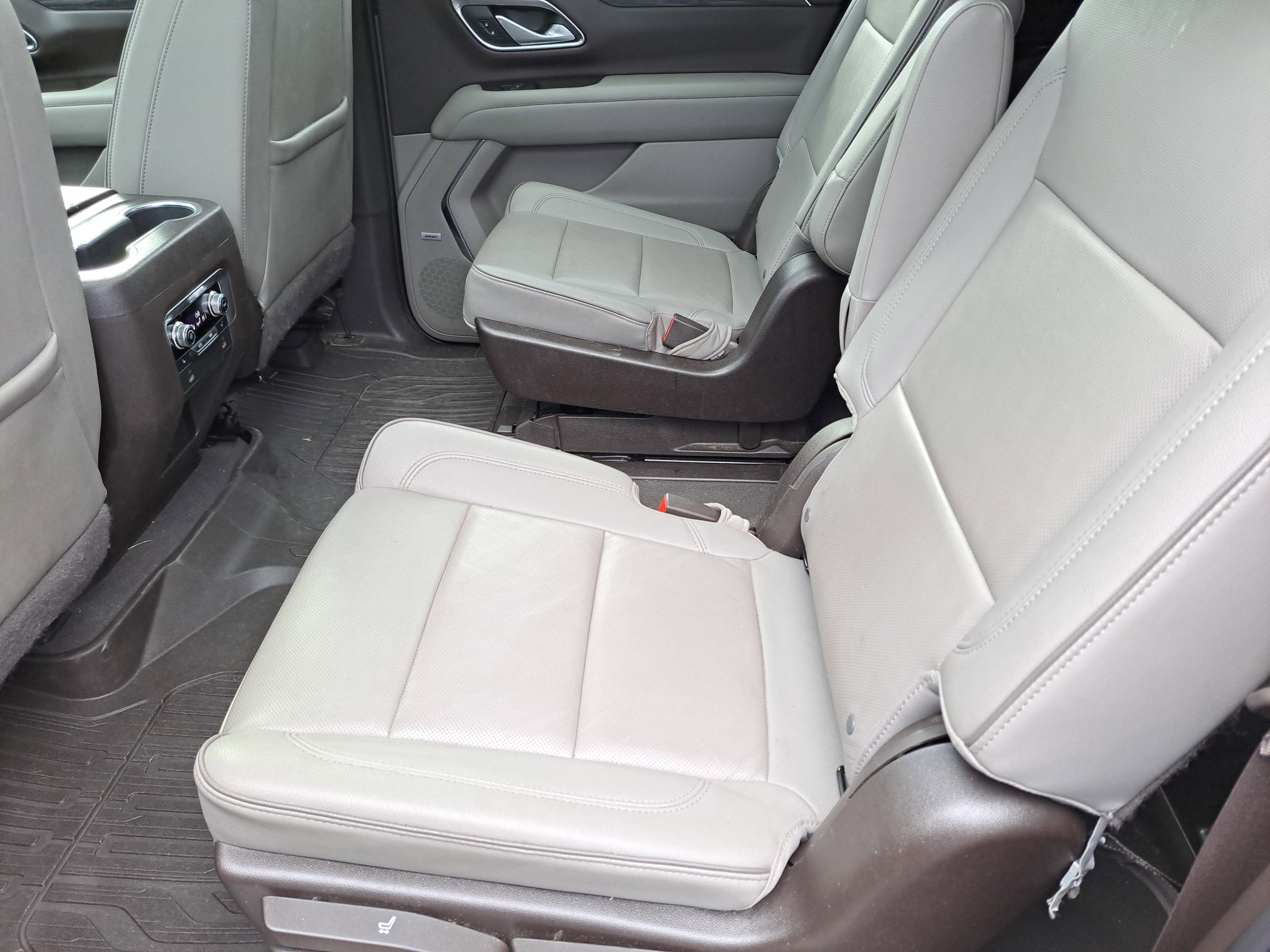 Used 2022 GMC Yukon XL SLT w/ SLT Luxury Package image 11