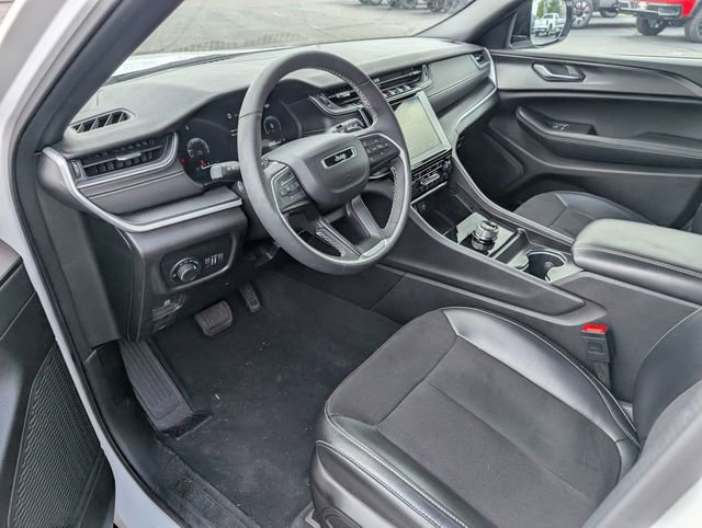 Used 2024 Jeep Grand Cherokee L Altitude AWD/4WD image 12