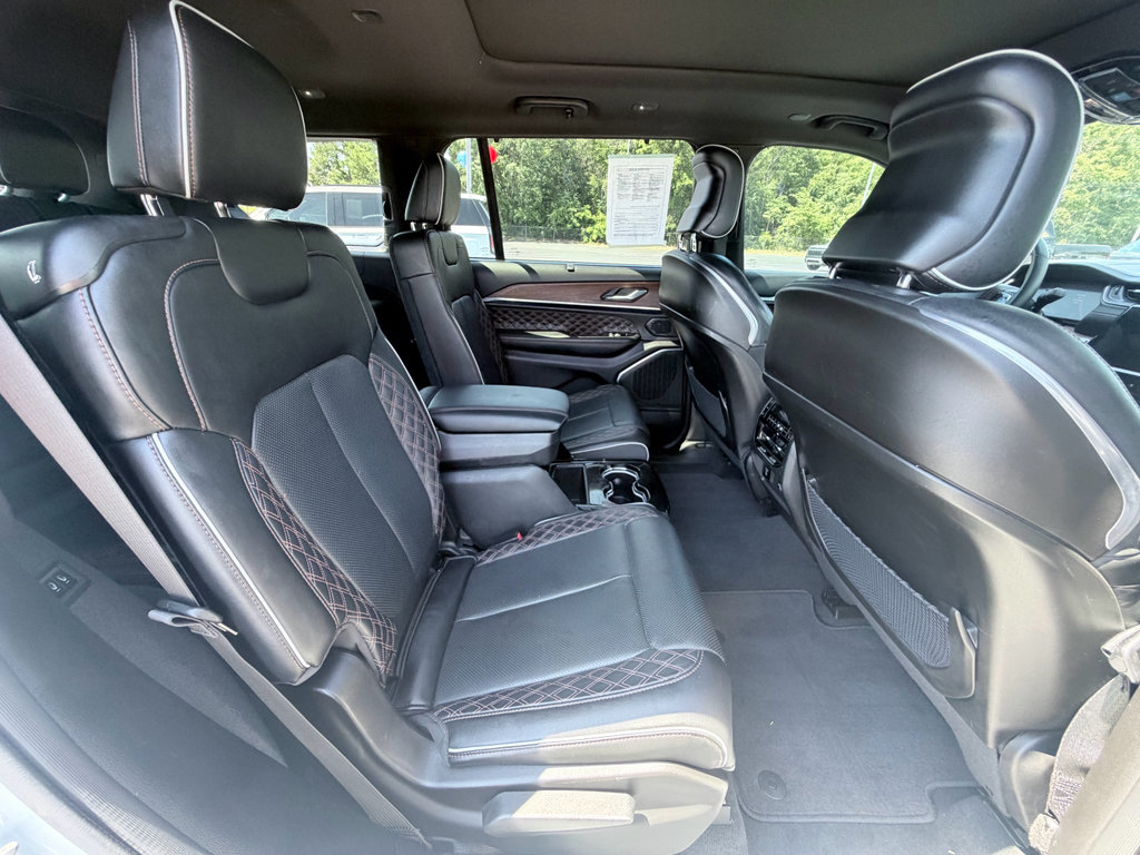 Used 2024 Jeep Grand Cherokee L Summit w/ High Altitude Package AWD/4WD image 27