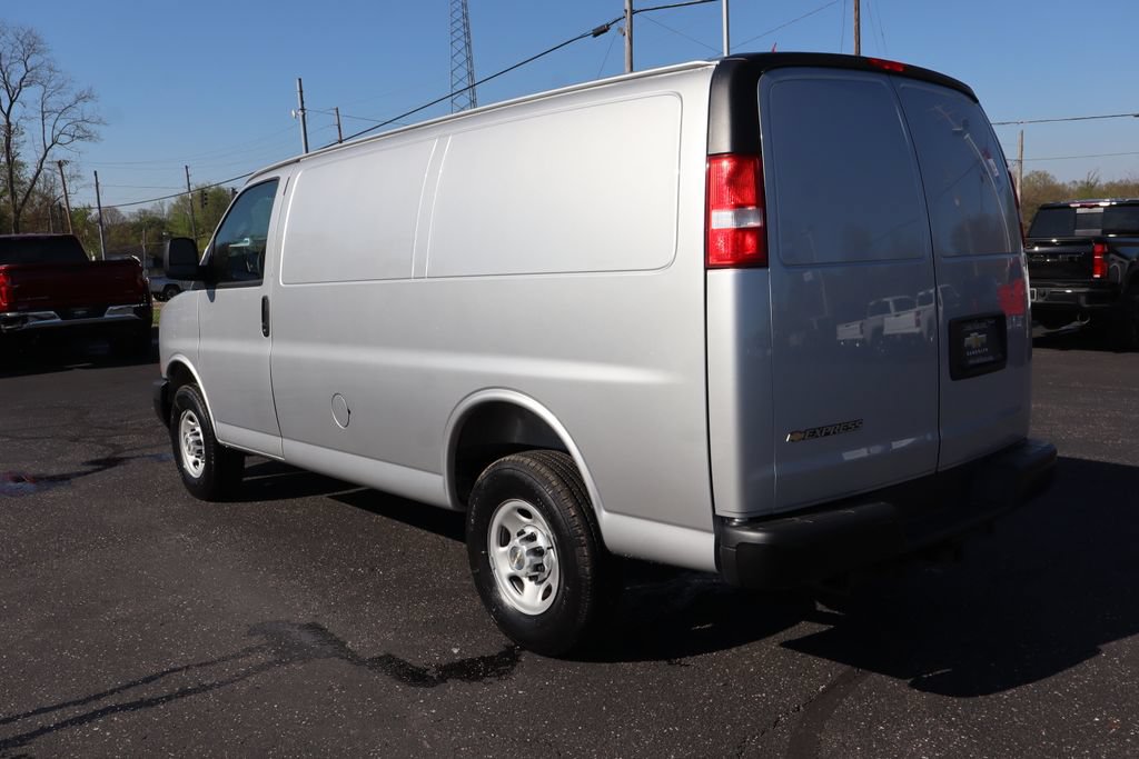 New 2025 Chevrolet Express 3500 w/ Driver Convenience Package RWD image 3
