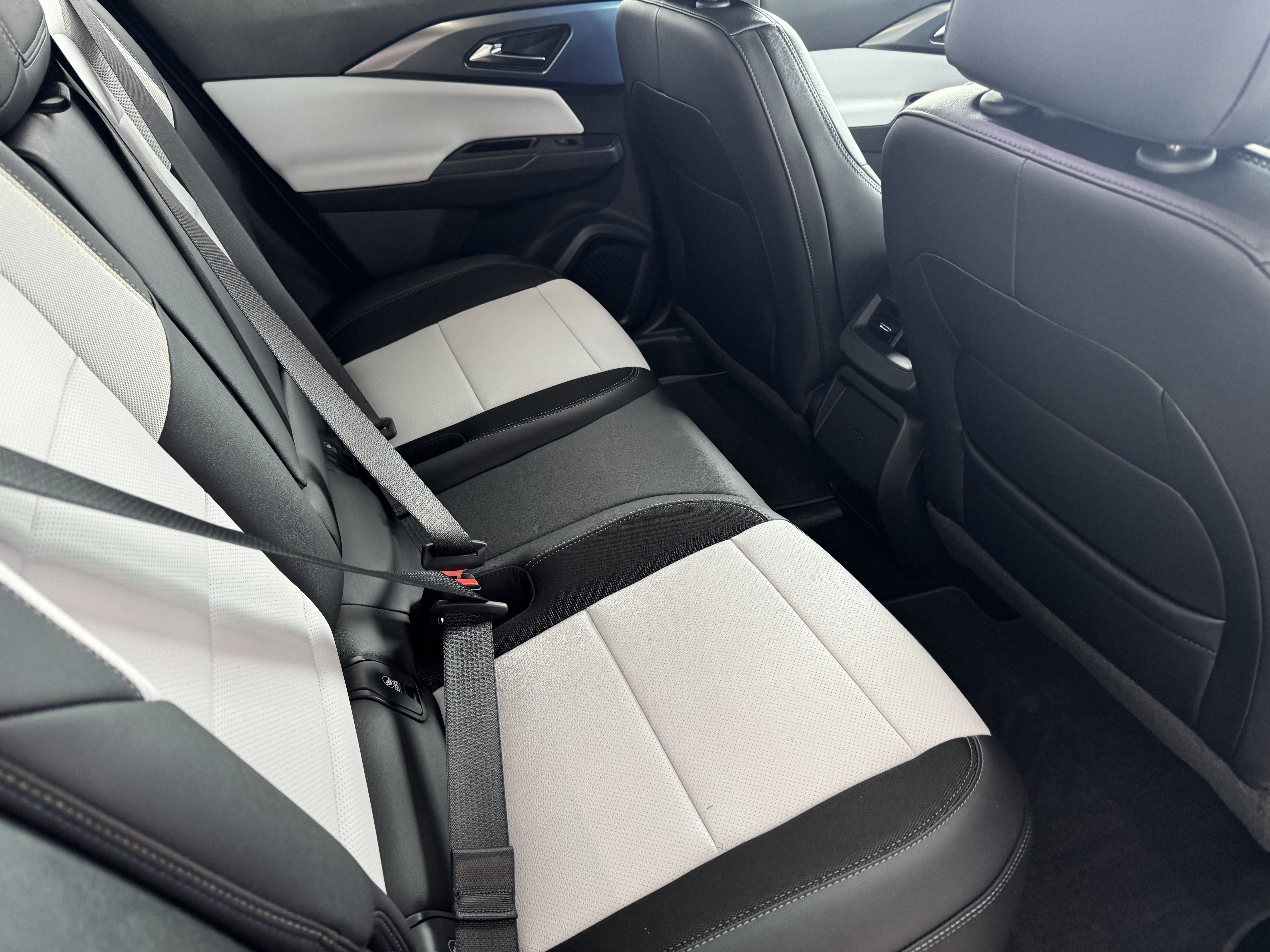 New 2026 Chevrolet Equinox EV LT AWD/4WD image 18