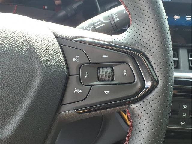 Used 2024 Chevrolet Trax RS w/ Sunroof Package image 14