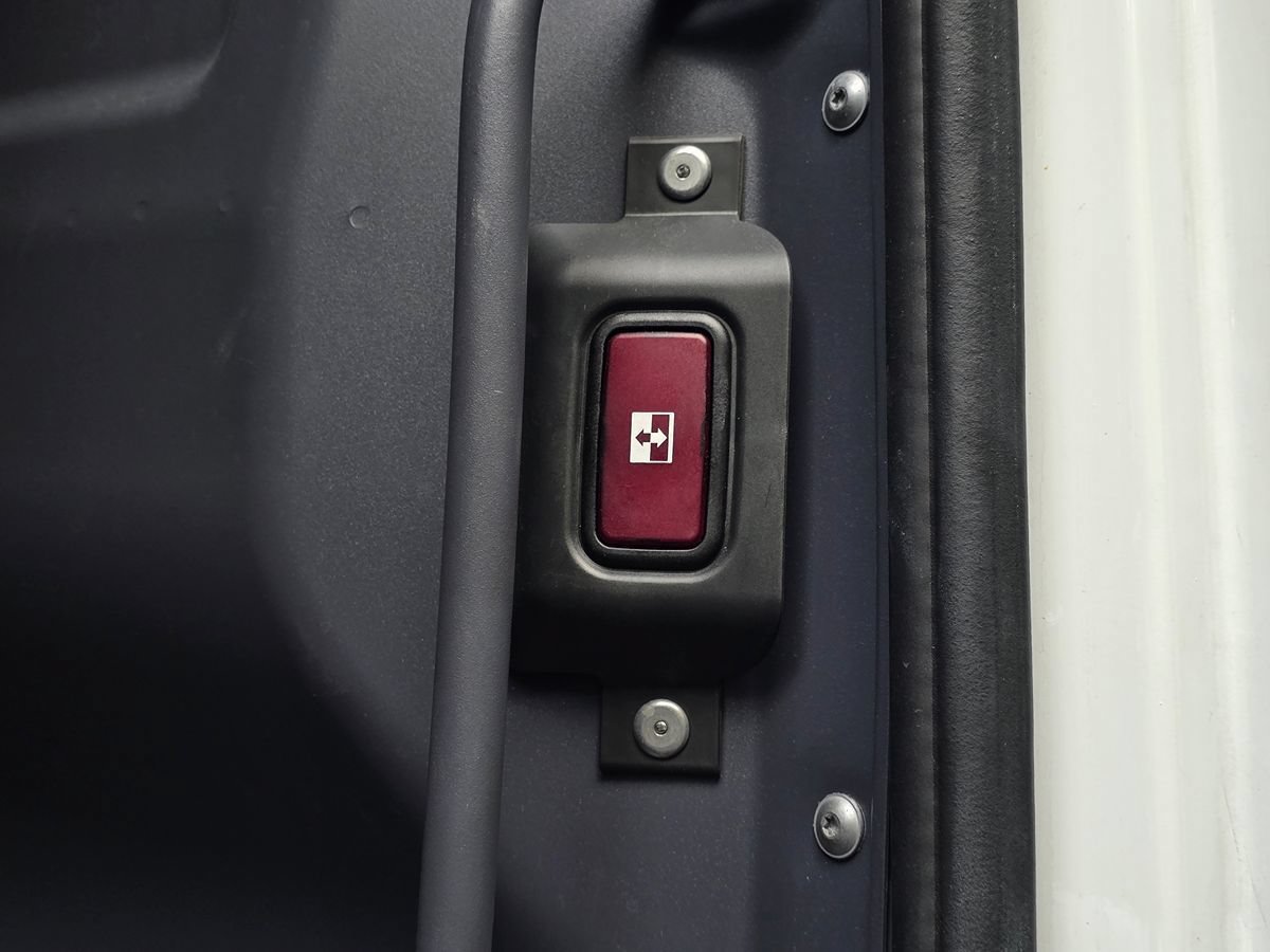 Used 2024 Mercedes-Benz eSprinter 170 Cargo image 49